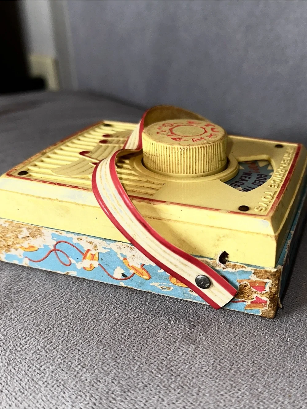 Vintage 1960s Fisher-Price TV Radio Music Box Pop Goes The Weasel - Works!